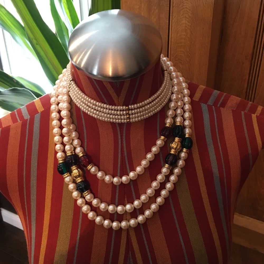 Pearl choker with 14k gold spacers. - Picture 6 of 8